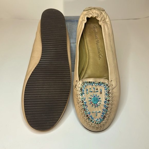 SOUTHWEST MOCCASIN CO. Cream Beige and Turquoise Moccasin Size 10 - Picture 4 of 10